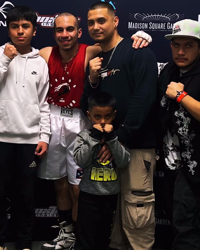 Boxeadores y familias de Ironhand en el Madison Square Garden